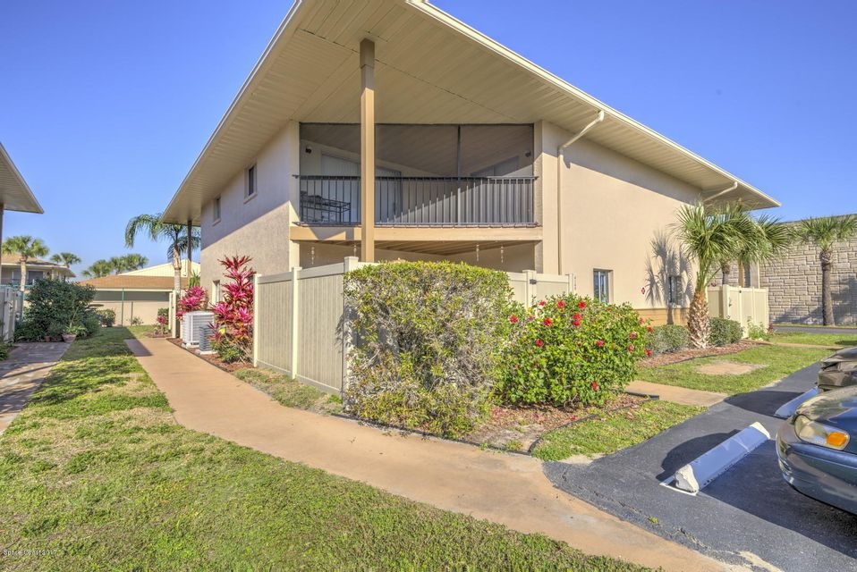 Country Woods Condominium