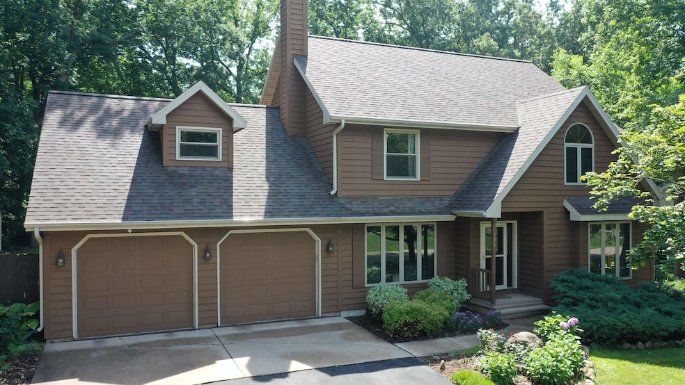 908 Honey Bear Ln, Waupaca, WI 54981 - photo 1