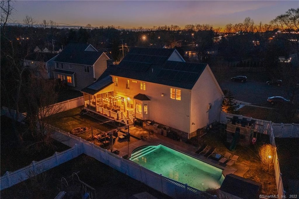 21 Hunters Run Rd, Milford, CT 06460 - photo 1