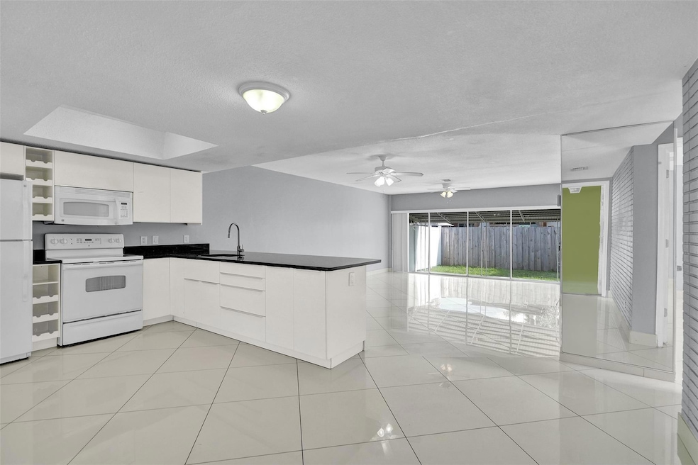 704 NE 23rd Ave unit 2, Pompano Beach, FL 33062 - photo 1