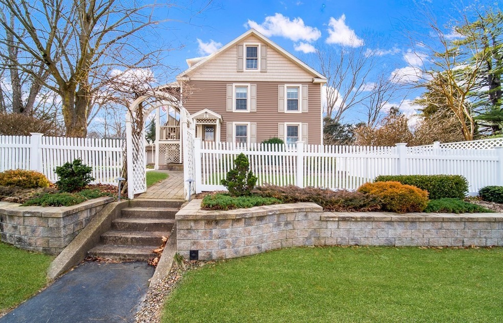 14 Leonard St, Agawam, MA 01001 - photo 1