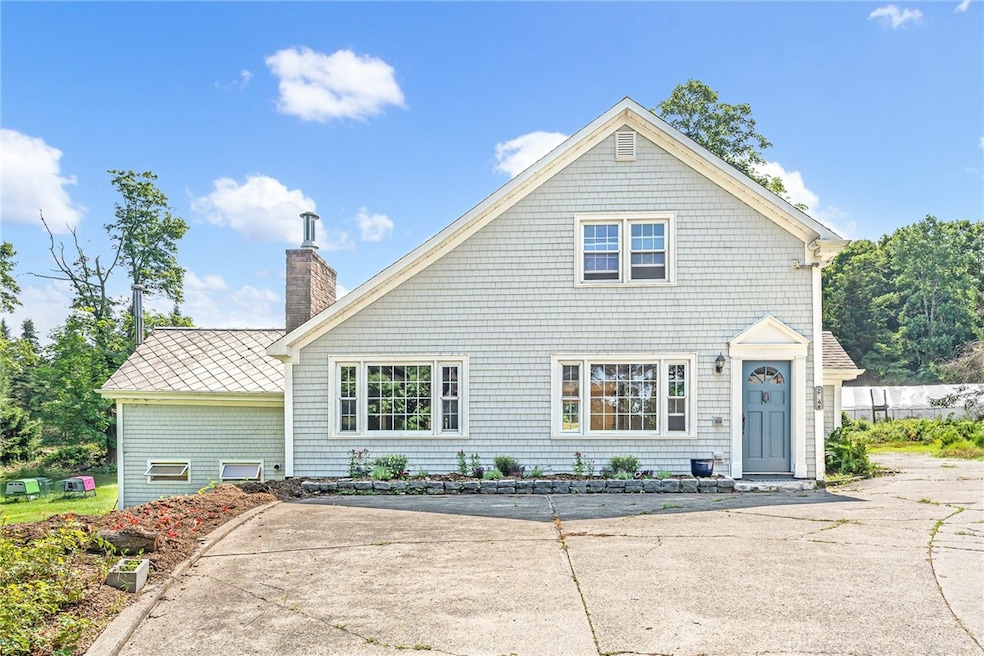 214 Highland Rd, Tiverton, RI 02878 - photo 1