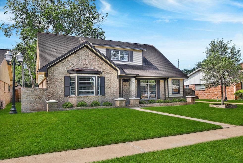 Welcome to 9411 Roos in Sharpstown Country Club Terrace, This Lovely Home has Been Nicely Updated and is Move-In Ready.
