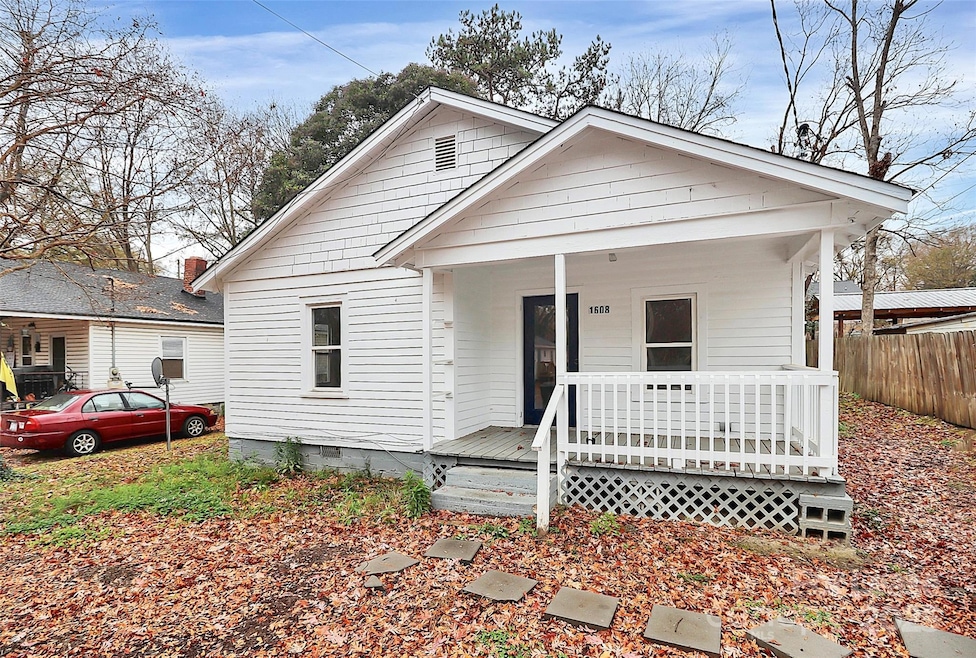 1608 W Mcfarland Ave, Gastonia, NC 28052 - photo 1