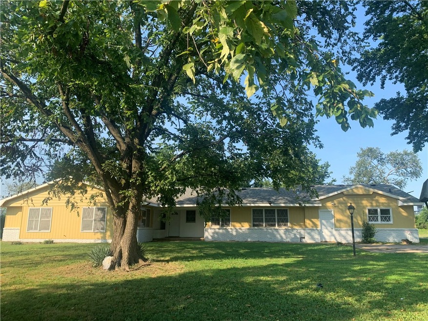 711 W Lilac St, Rogers, AR 72756 - photo 1