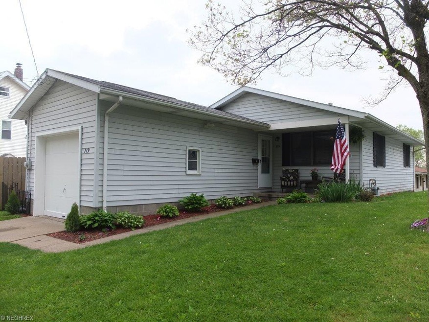 Well maintained 2 bedroom, 1 full bath home with a
