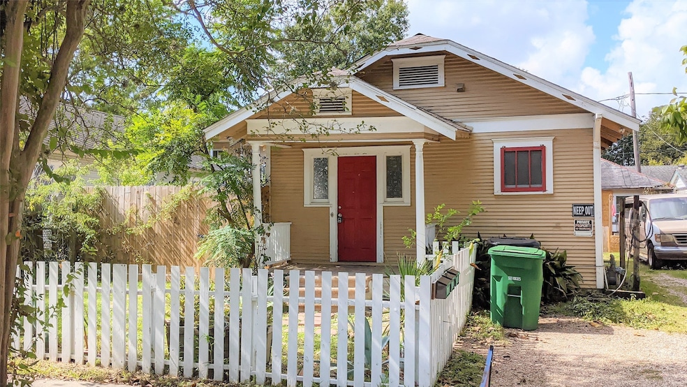Front of property. Unit is in rear of property on
