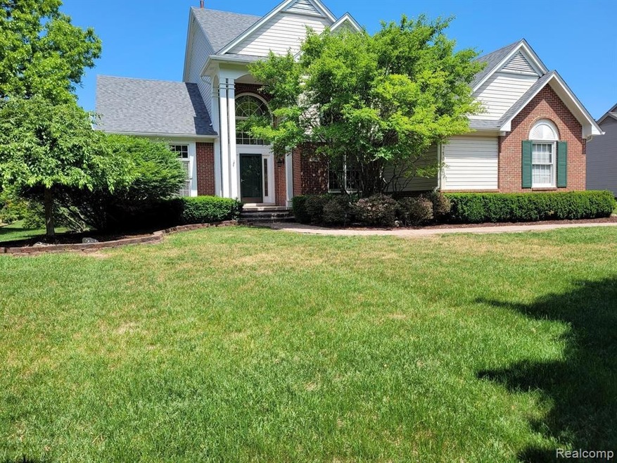 7190 Aaronway Dr, Orchard Lake, MI 48324 - photo 1