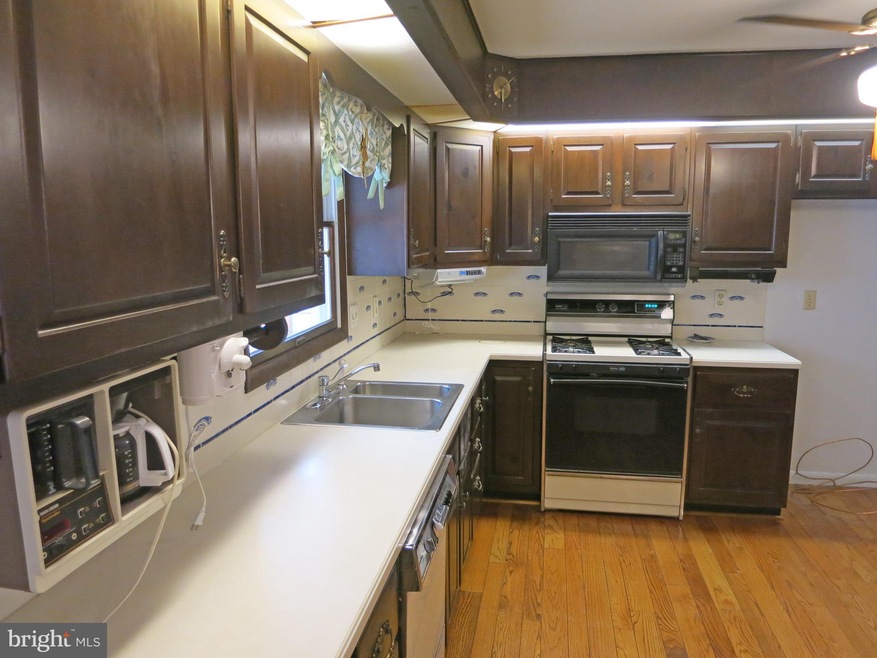 2020 Hill Rd, Reading, PA 19602 - photo 1