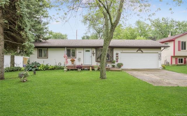 3589 Knollview Ave, West Bloomfield, MI 48324 - photo 1