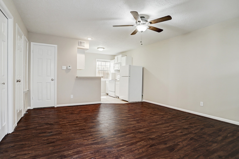 For Rent $995/month