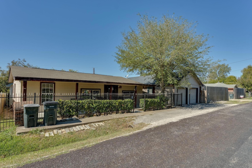 308 Regina Dr, Buda, TX 78610 - photo 1