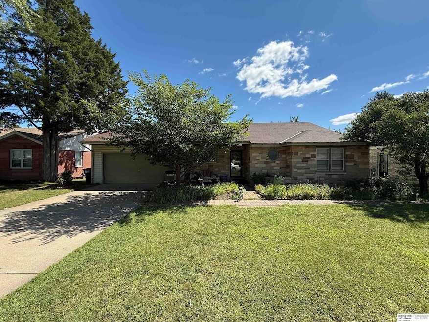709 N 72nd Ave, Omaha, NE 68114 - photo 1