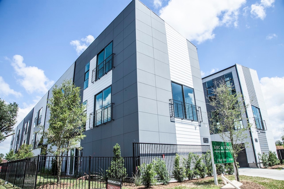 4905 Live Oak St unit F, Dallas, TX 75206 - photo 1