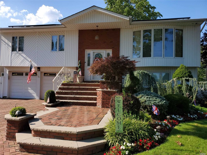 807 Vivian Ct, Baldwin, NY 11510 - photo 1