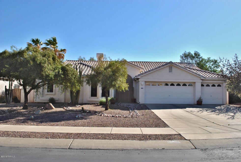 6758 W Redcliff Way, Tucson, AZ 85743 - photo 1