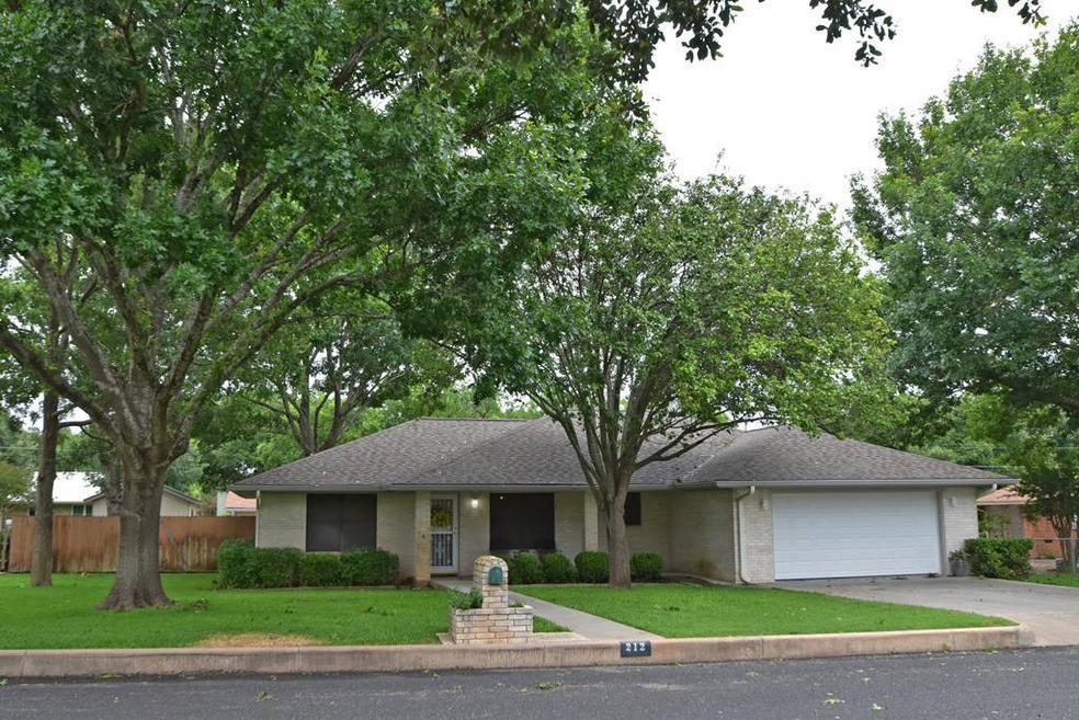 212 Edgewood Dr, Fredericksburg, TX 78624 - photo 1