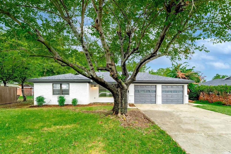 356 Patricia Ln, Bedford, TX 76022 - photo 1