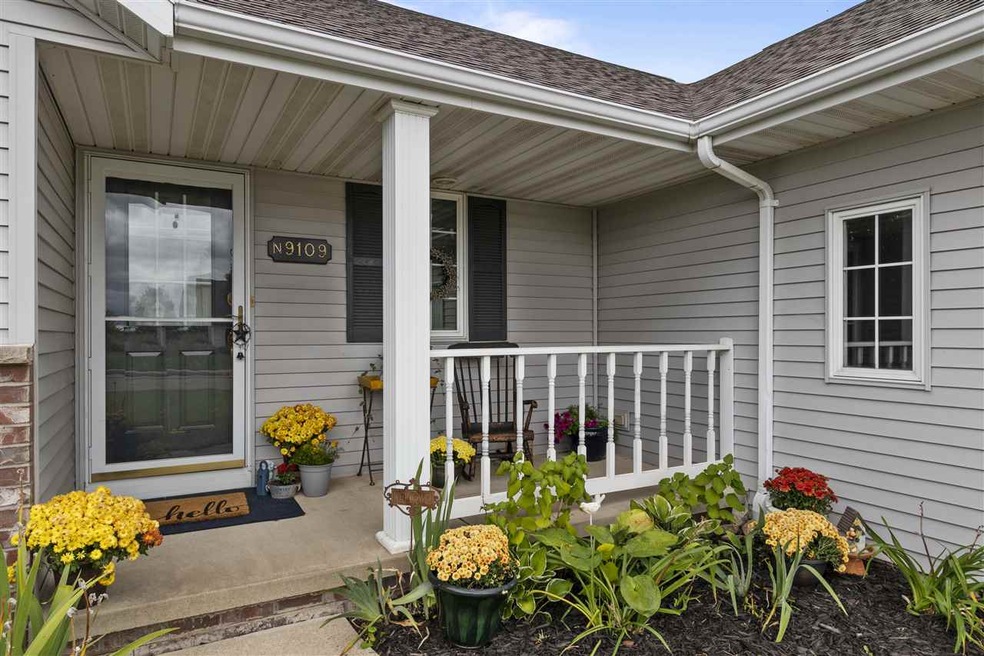 N9109 Noe Rd, Appleton, WI 54915 - photo 1