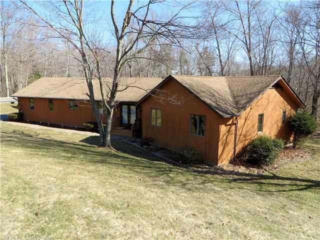 126 Knollwood Rd, Manchester, CT 06042 - photo 1