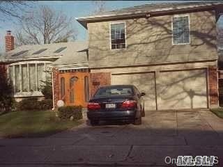 818 Plainfield Ln, Valley Stream, NY 11581 - photo 1