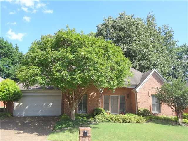 Beautifully maintained home in Riverwood Farms, th