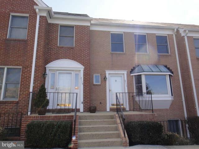 211A Locust St SE, Vienna, VA 22180 - photo 1