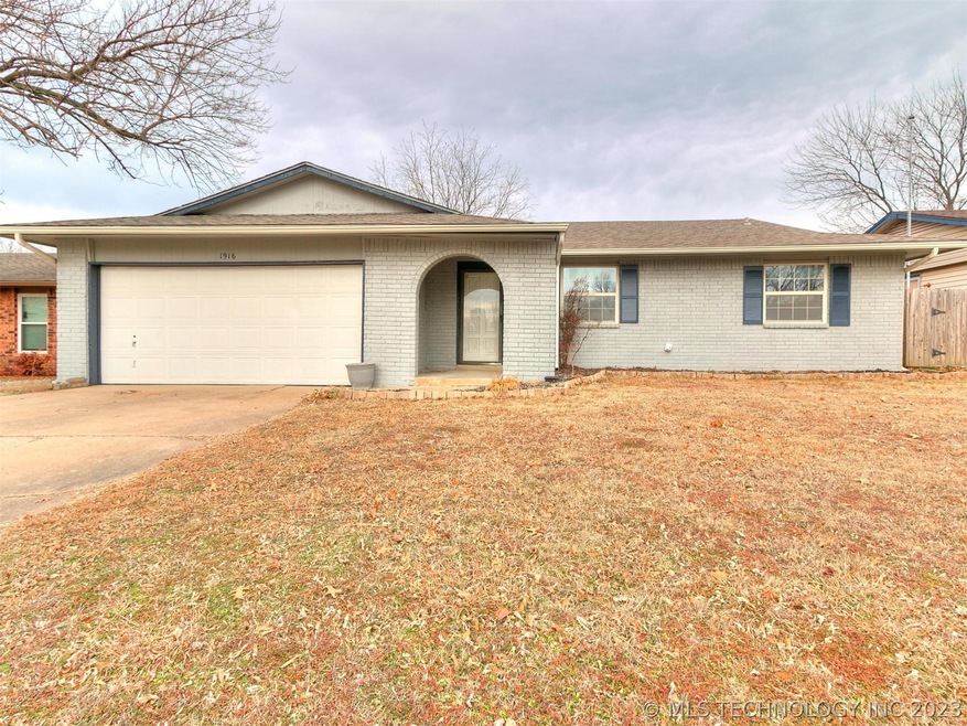 1916 W Delmar St, Broken Arrow, OK 74012 - photo 1