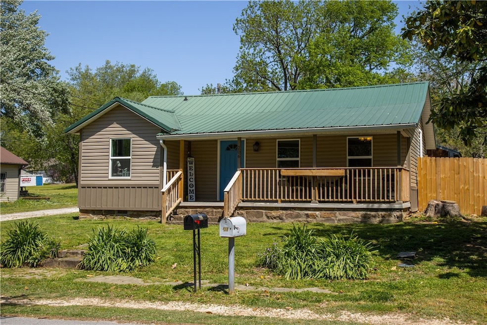 206 W Parks St, Prairie Grove, AR 72753 - photo 1