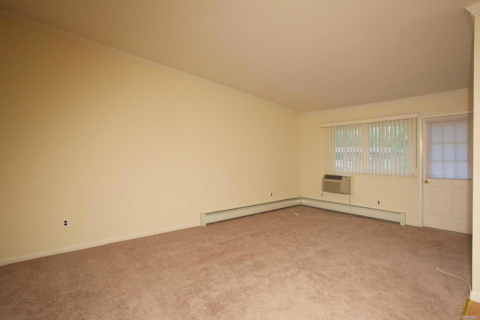 652 Veterans Hwy unit 1-2C, Hauppauge, NY 11788 - photo 1