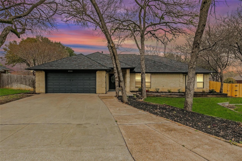 8909 Marti Ln, North Richland Hills, TX 76182 - photo 1