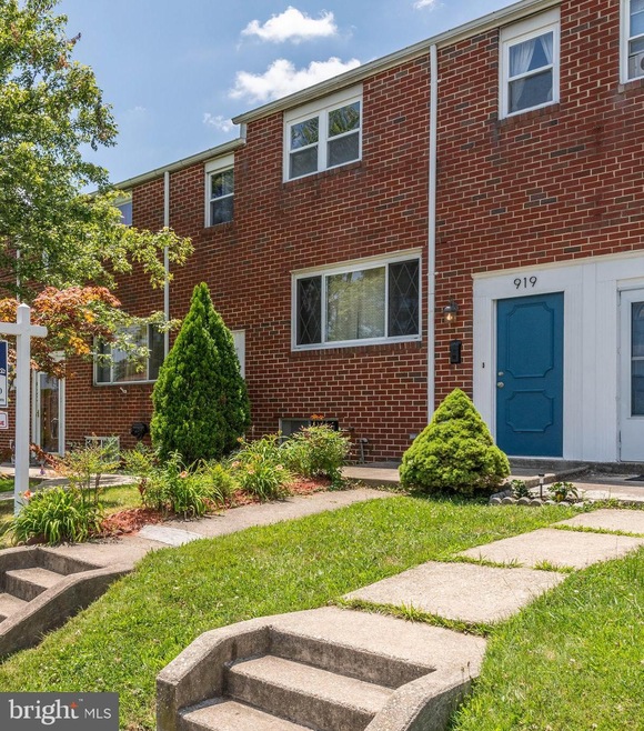 919 Regina Dr, Halethorpe, MD 21227 - photo 1