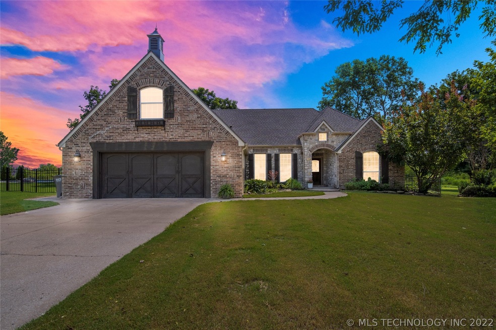 Beautiful home in cul-de-sac