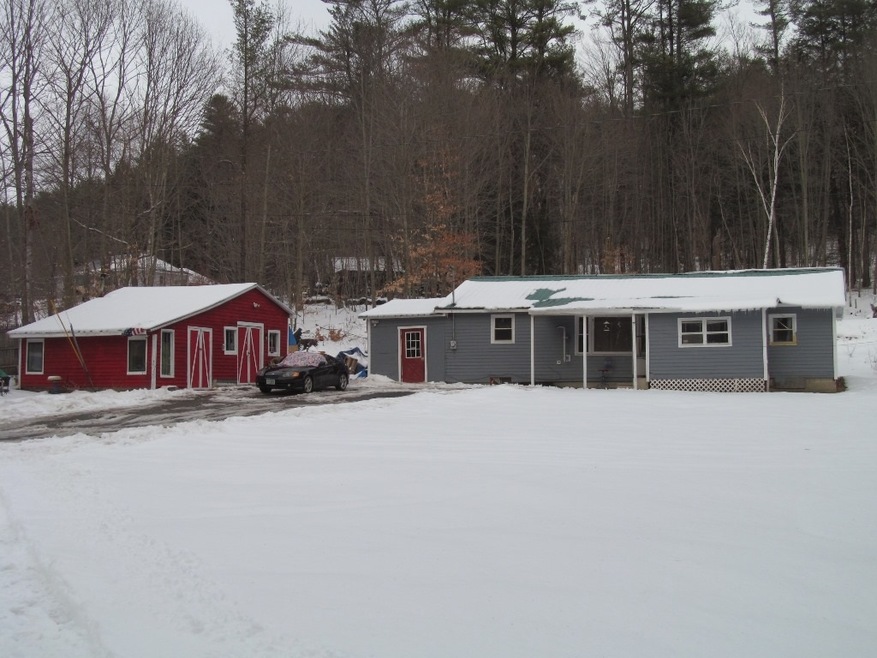 629 Hanover St, Claremont, NH 03743 - photo 1