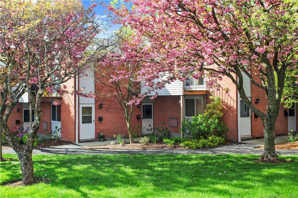 208 Flax Hill Rd unit 20, Norwalk, CT 06854 - photo 1