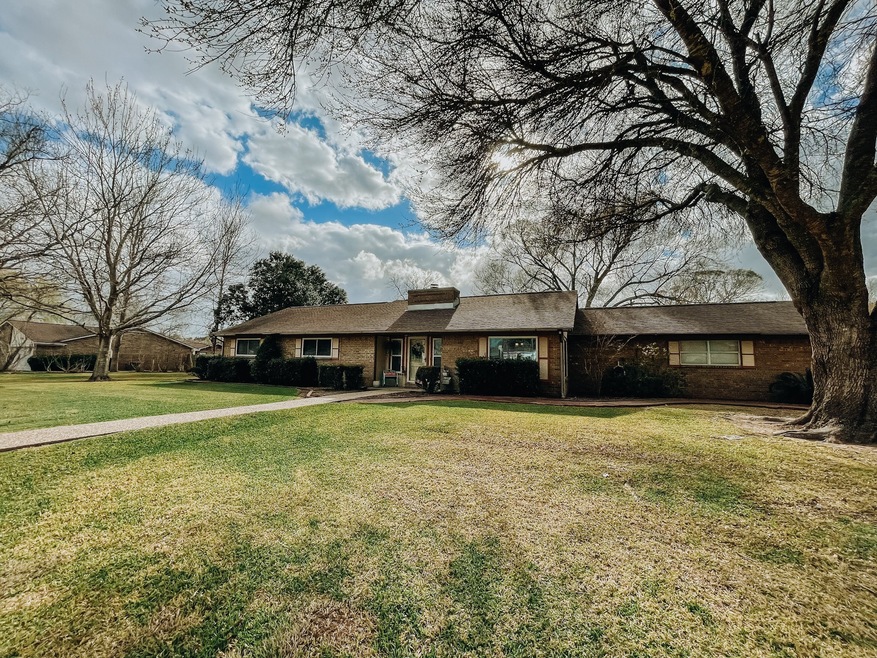 24 San Bernard St, Bay City, TX 77414 - photo 1