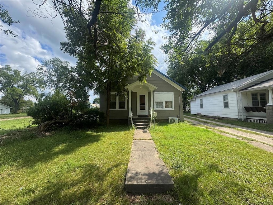 109 W 22nd St, Pittsburg, KS 66762 - photo 1