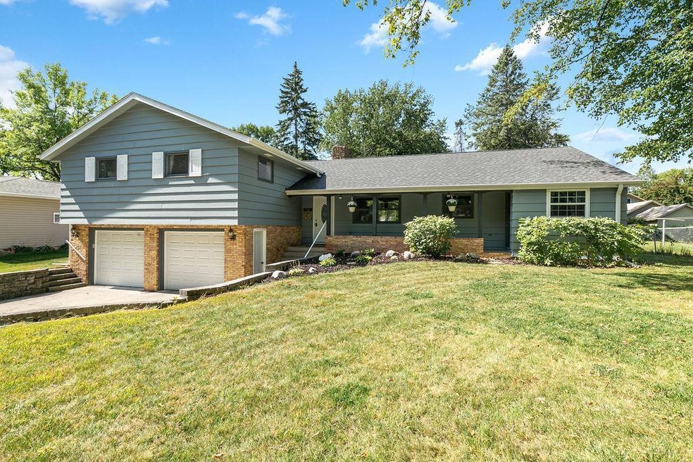 708 16th St SW, Willmar, MN 56201 - photo 1