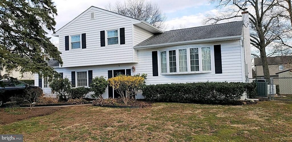 9 Hedgerow Dr, Morrisville, PA 19067 - photo 1