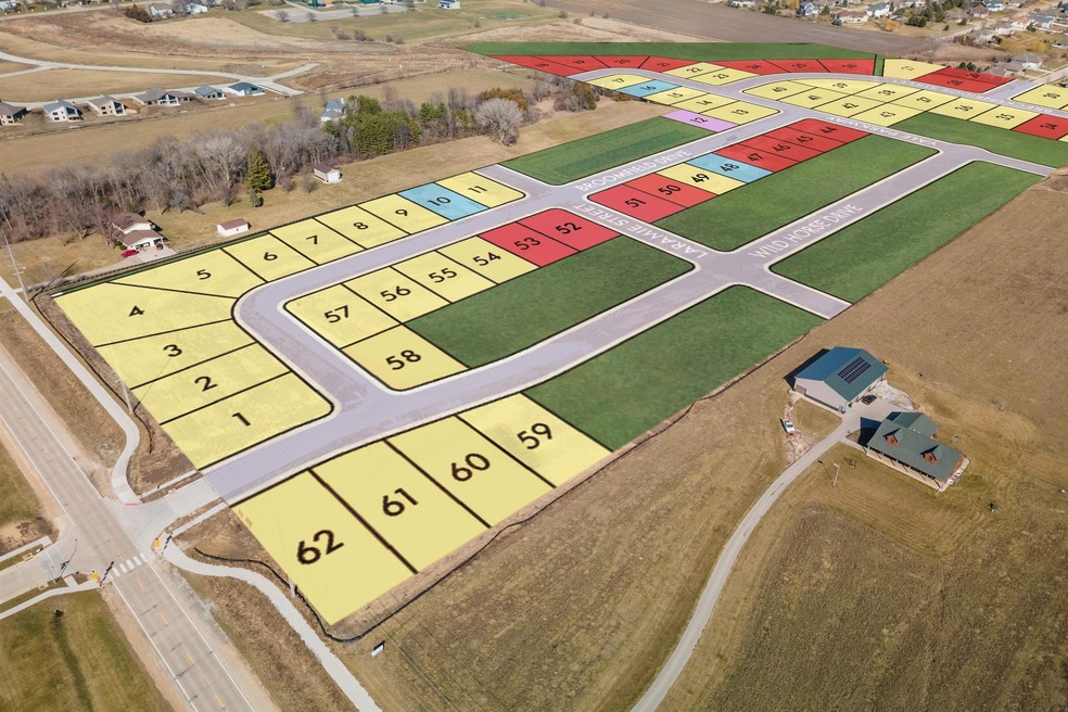 1733 Yale Pkwy, Cedar Falls, IA 50613 - photo 1