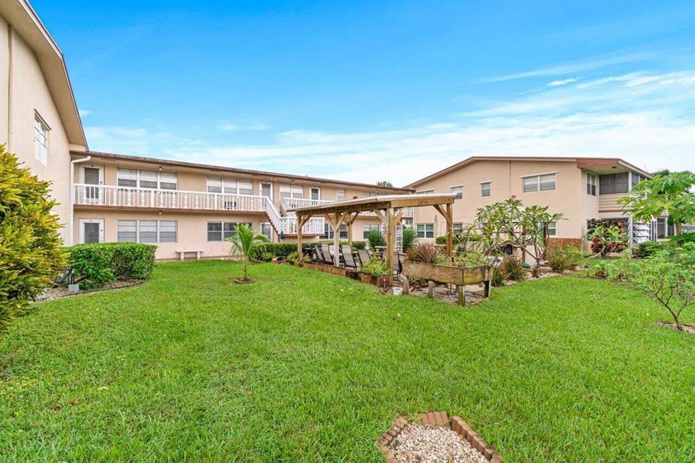 55 Coventry C unit 55, West Palm Beach, FL 33417 - photo 1