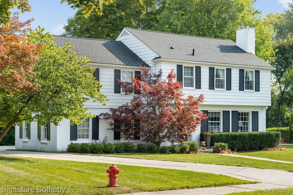 208 N Glengarry - Picturesque Front View