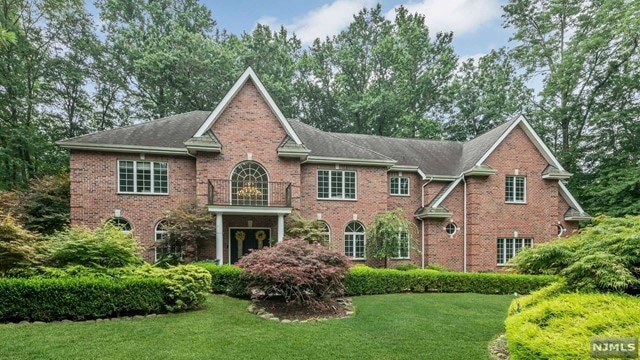 5 Castle Hill Ct, Upper Saddle River, NJ 07458 - photo 1