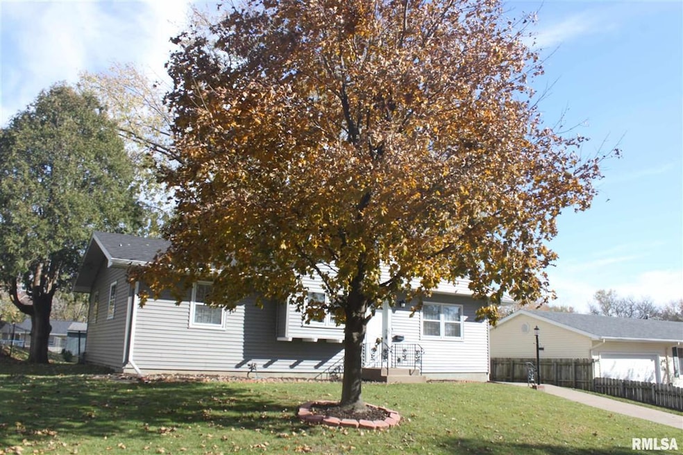 2803 Hillside Ct, Bettendorf, IA 52722 - photo 1