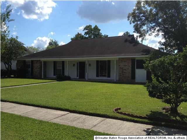 Beautiful curb appeal - This place is HOME