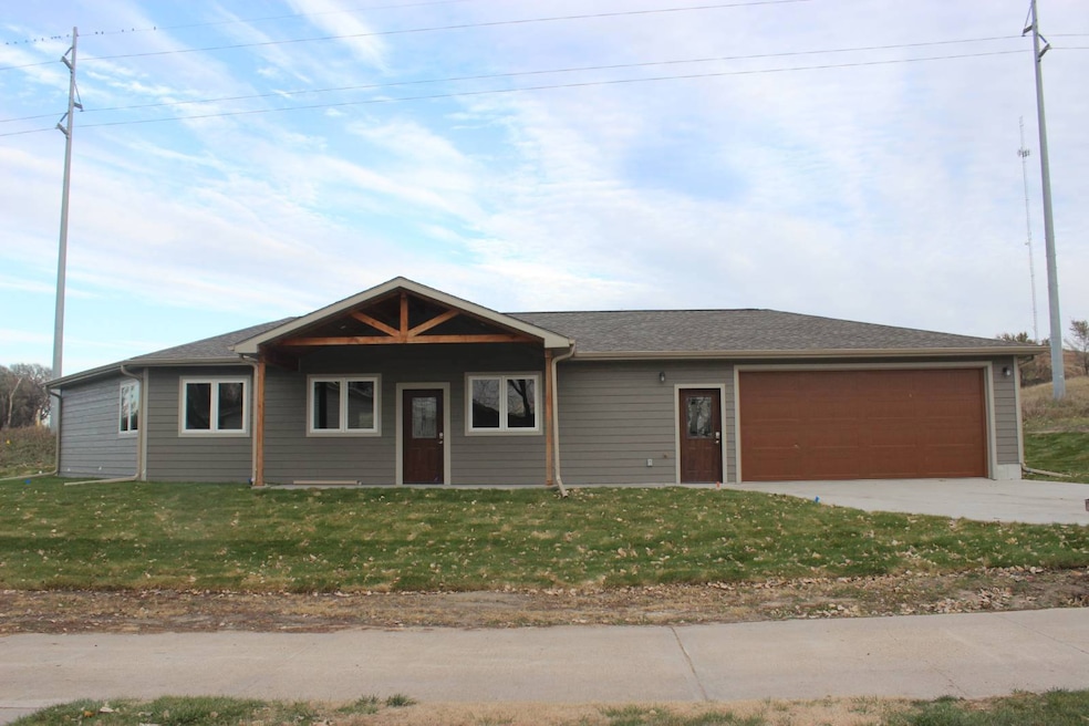 845 Pawnee Ln, Broken Bow, NE 68822 - photo 1