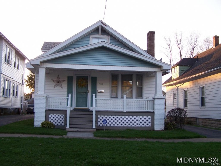 Spacious Front porch with Trex