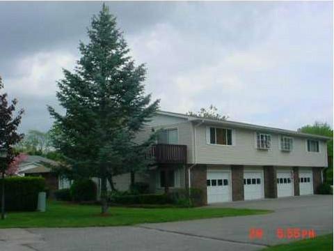 383 Chatham Cir, Warwick, RI 02886 - photo 1