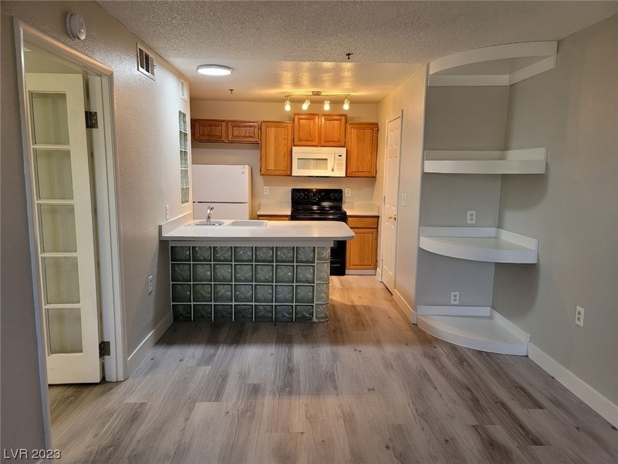 Kitchen - Living