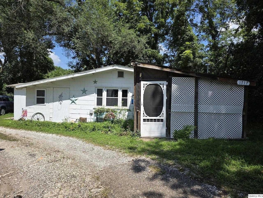 1717 N 4th St, Quincy, IL 62301 - photo 1